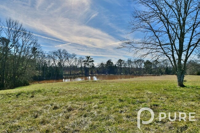 Building Photo - 5674 Duncan Rd