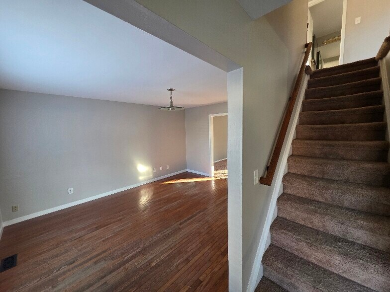 Building Photo - 31659 Perth St