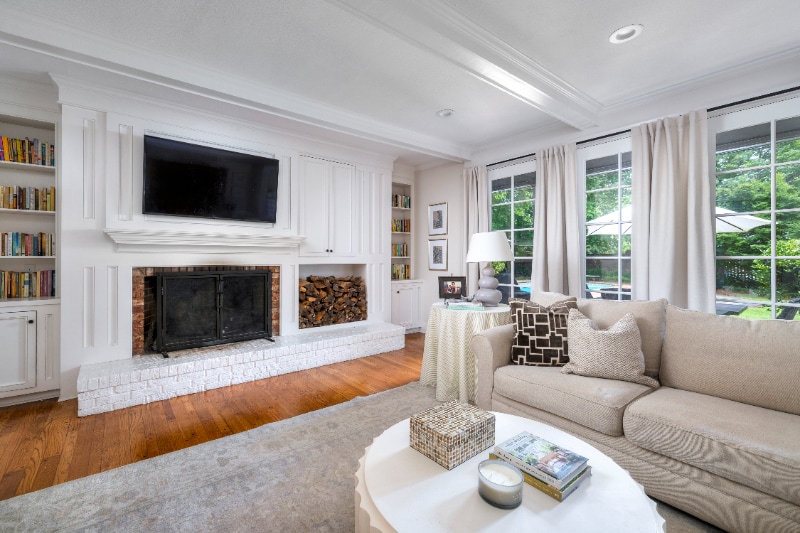 Building Photo - 13 Swan Lake Dr