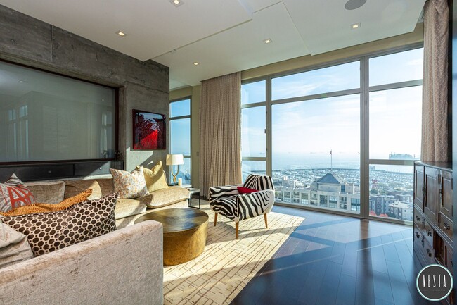 Building Photo - LUXURIOUS SOUTH BEACH CONDO WITH STUNNING ...