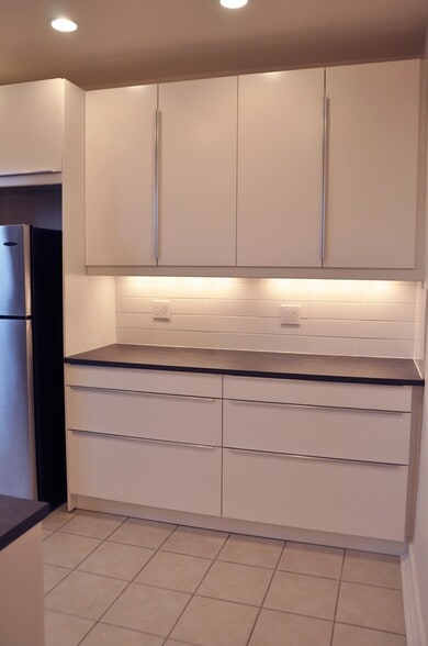 Kitchen. - 111 Larchmont Acres