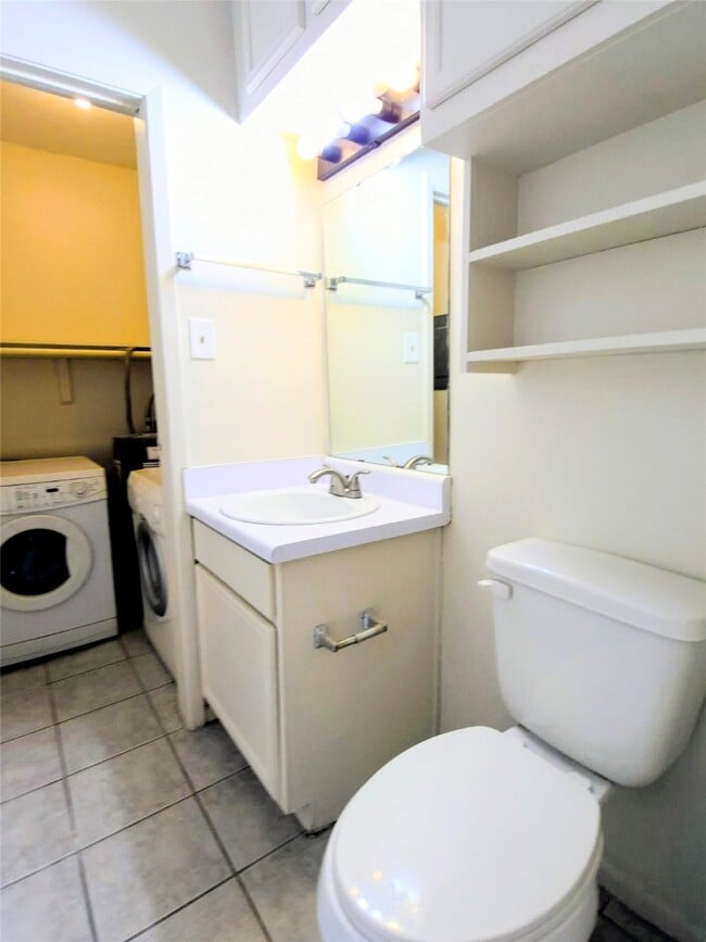 Building Photo - 500 Tiki Dr