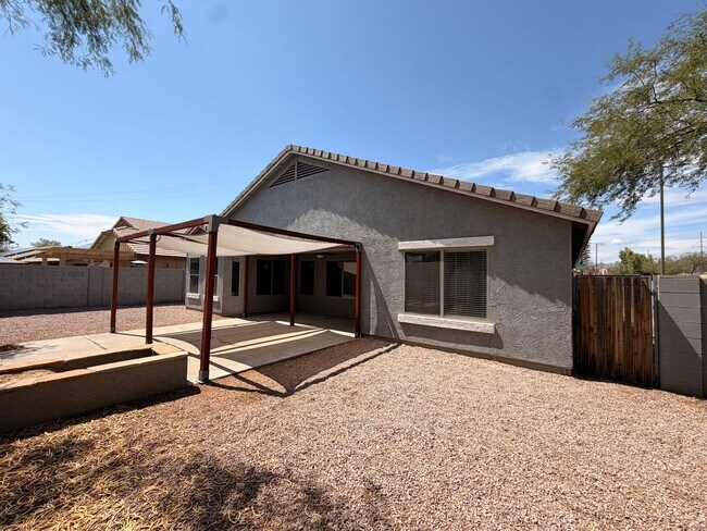 Building Photo - Renovated 5-Bedroom Corner Lot Home with Luxury Upgrades