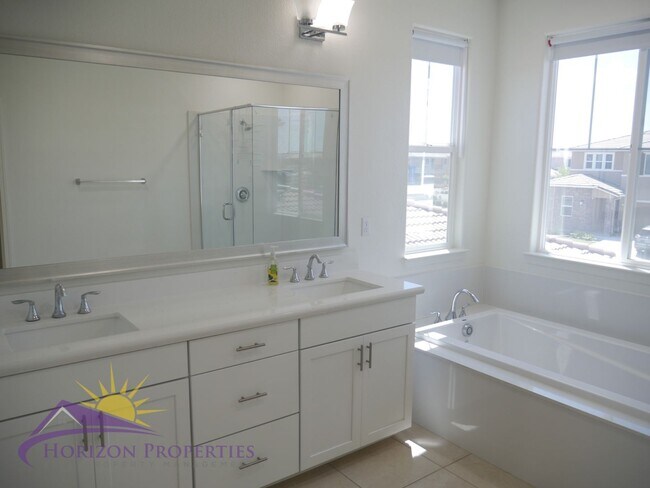 Building Photo - Modern Two-story 4 Bed 3.5 Bath 2,786 sqft...