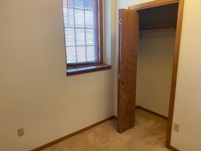 Building Photo - 4407-4409 Forest Valley Rd