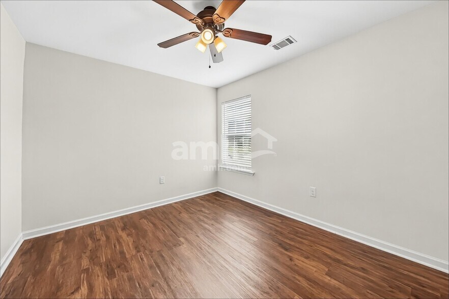 Building Photo - 455 Sunbury Dr