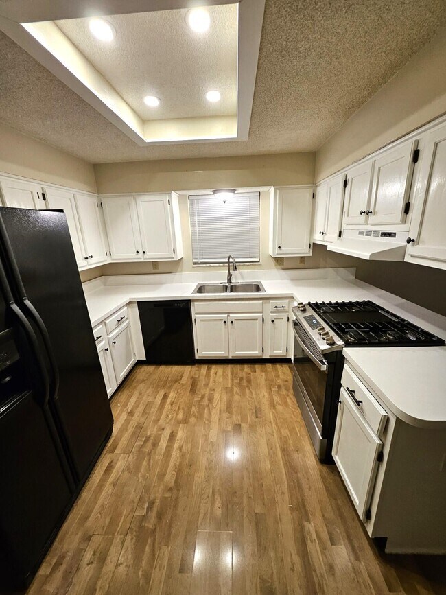 Building Photo - 6423 Plankton Dr