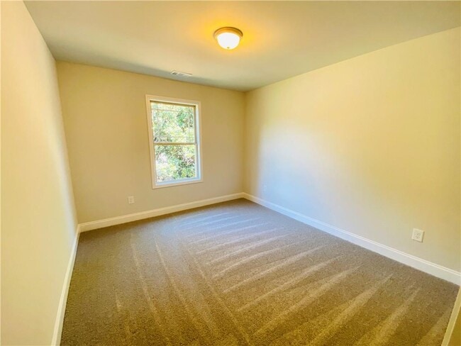 Building Photo - 1089 N Village Dr
