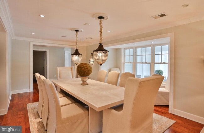 Building Photo - 6329 Linway Terrace