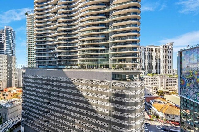 Building Photo - 1010 Brickell Ave