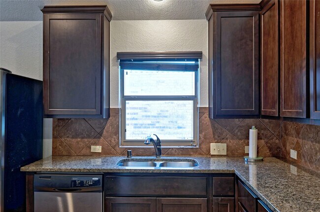 Building Photo - 5418 Brookway Willow Dr