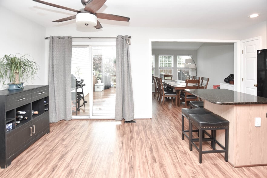 Building Photo - 109 Shirley Sq SE