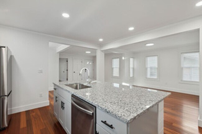 Building Photo - 415 Herkimer St