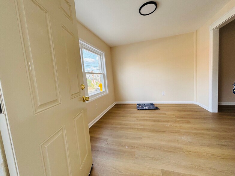 Primary Photo - 1318 E Luzerne St