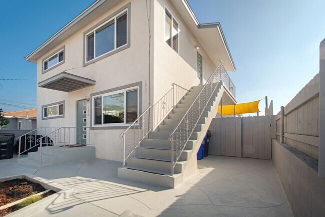 Building Photo - Beautiful 2 beds 1 bath apartment in Point Loma