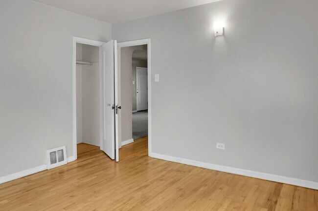 Building Photo - $2,695.00 - 3 Beds, 2 Bath, Duplex in Denv...