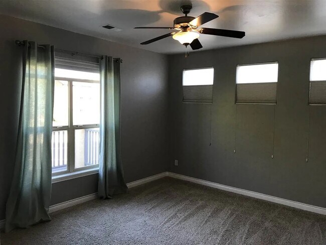Building Photo - 331 Cliff View Dr