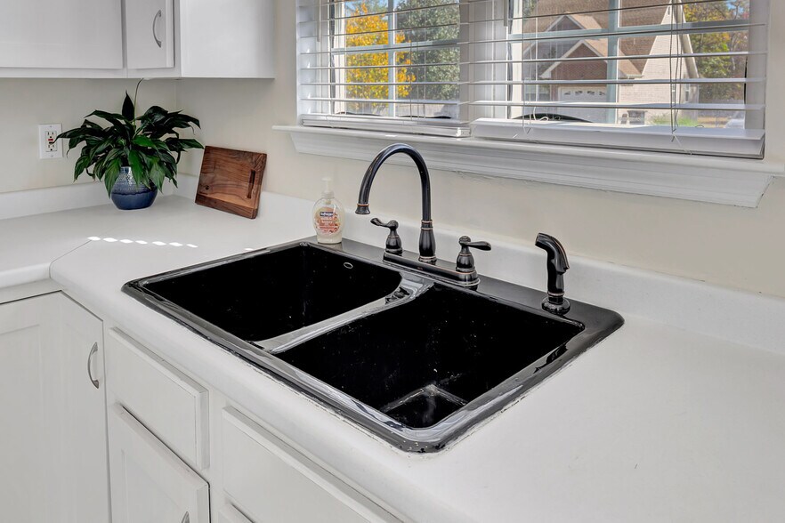 Building Photo - 1549 Cora Dr