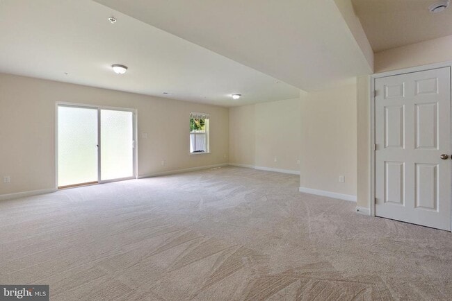 Building Photo - 555 English Oak Ln