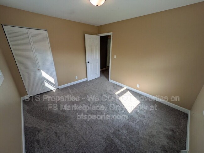Building Photo - 5926 N Tampico Dr