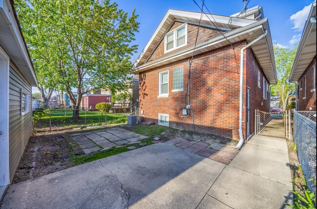 Building Photo - 4136 Park Ave