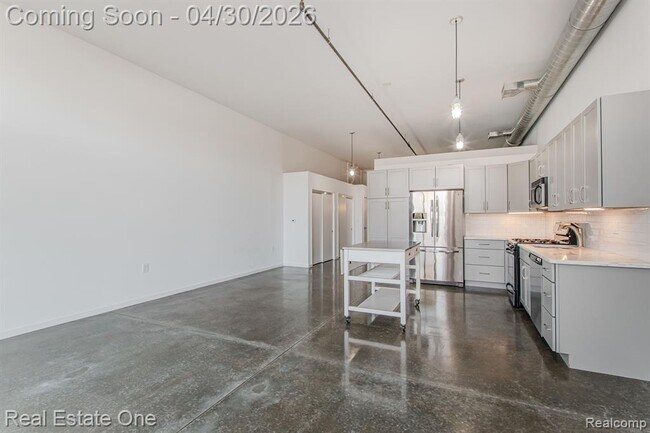 Building Photo - 211 E 9 Mile Rd