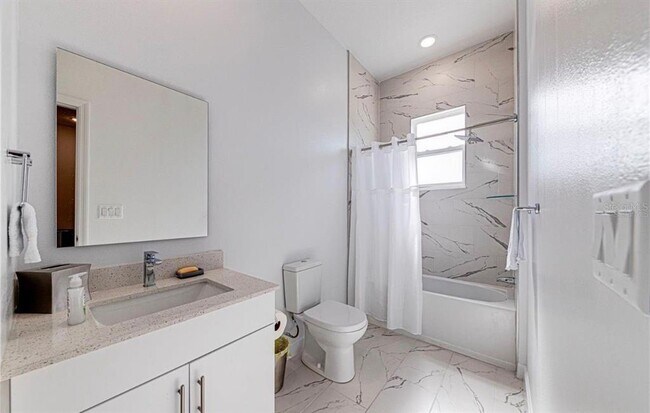 Building Photo - 400 Famagusta Dr