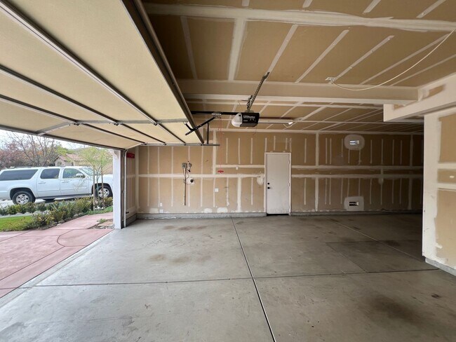 Building Photo - 14816 Huckleberry Dr