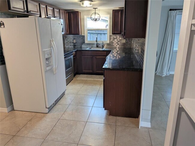 Building Photo - 5637 Chipper Dr