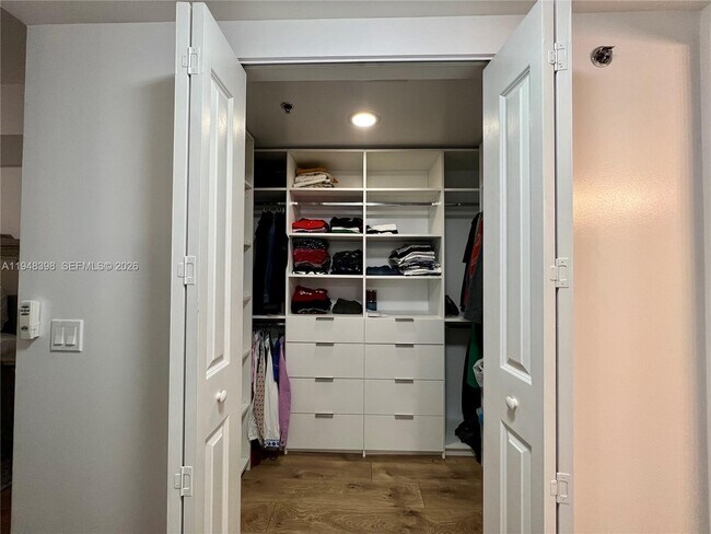 Building Photo - 2681 N Flamingo Rd