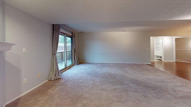 Building Photo - Broadview Heights 1 Bedroom Condo