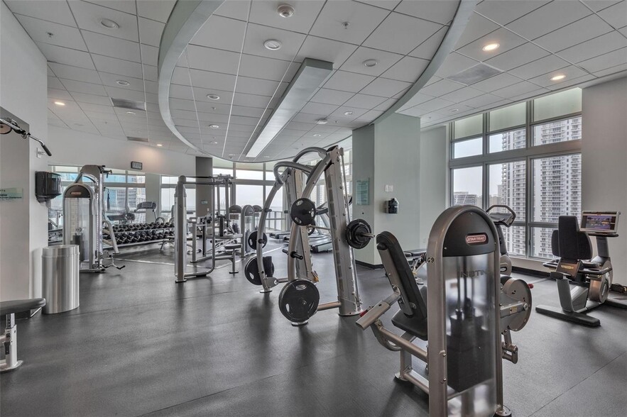 Building Photo - 300 S Biscayne Blvd