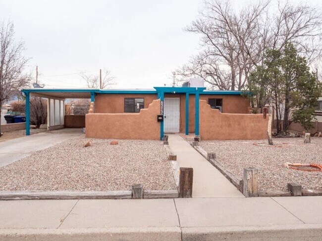 Building Photo - Charming two bedroom home in NE