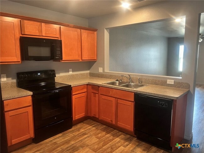 Building Photo - 2814 Leroy Cir