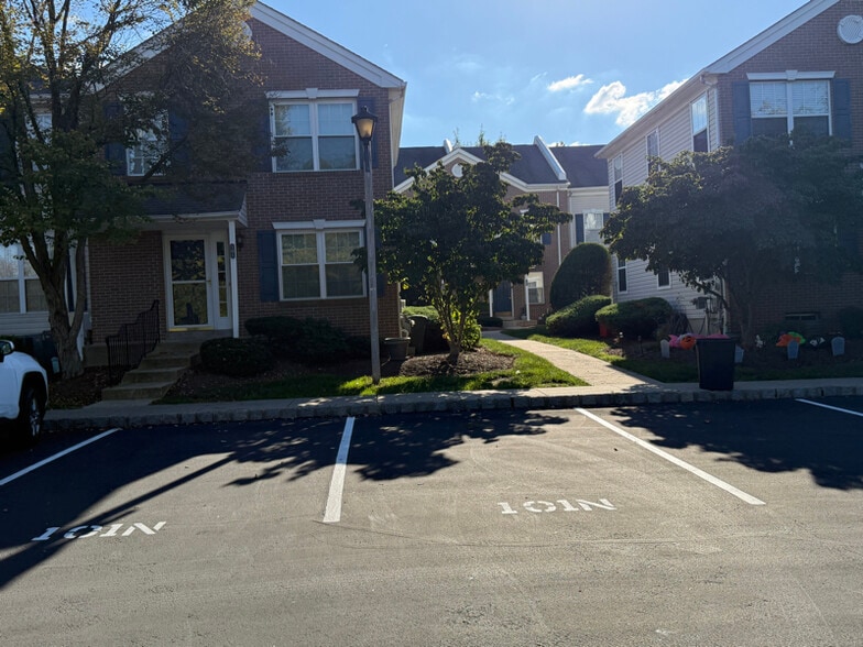 Building Photo - 101 Newport Ct