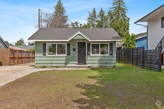 Building Photo - Downtown CDA!