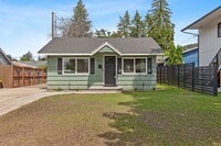 Building Photo - Downtown CDA!