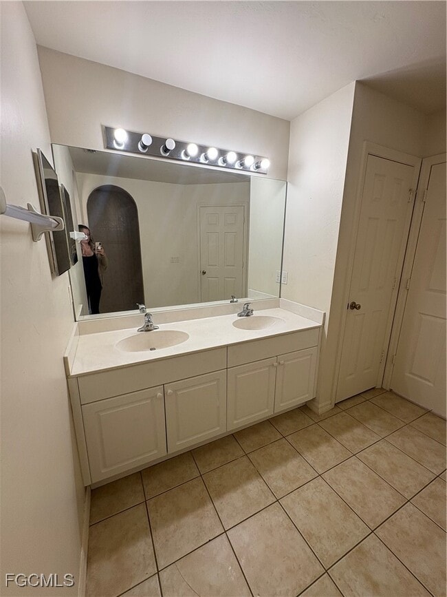 Building Photo - 2702 SW 9th Ave