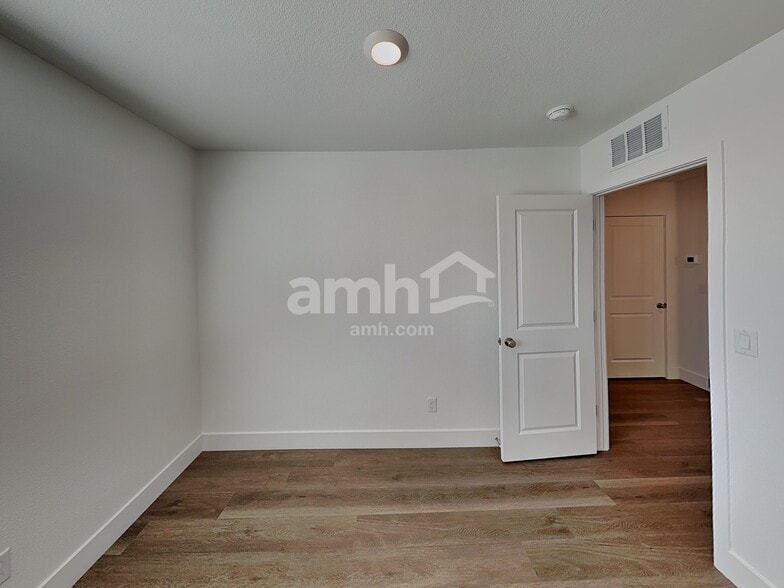 Building Photo - 5872 Fly Fisher St