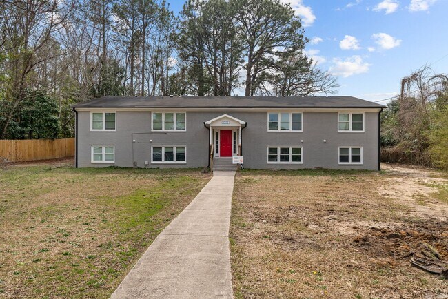 Building Photo - Newly Renovated, Uniquely Yours! Now Leasing 2 bed 1 bath Apartments.