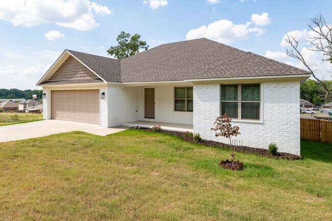 Building Photo - 2120 Shadow Falls Dr