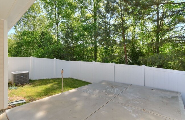 Building Photo - Big & Nice 3Br/2.5Bth Townhome in Steele Creek by Harris Teeter Shopping Center