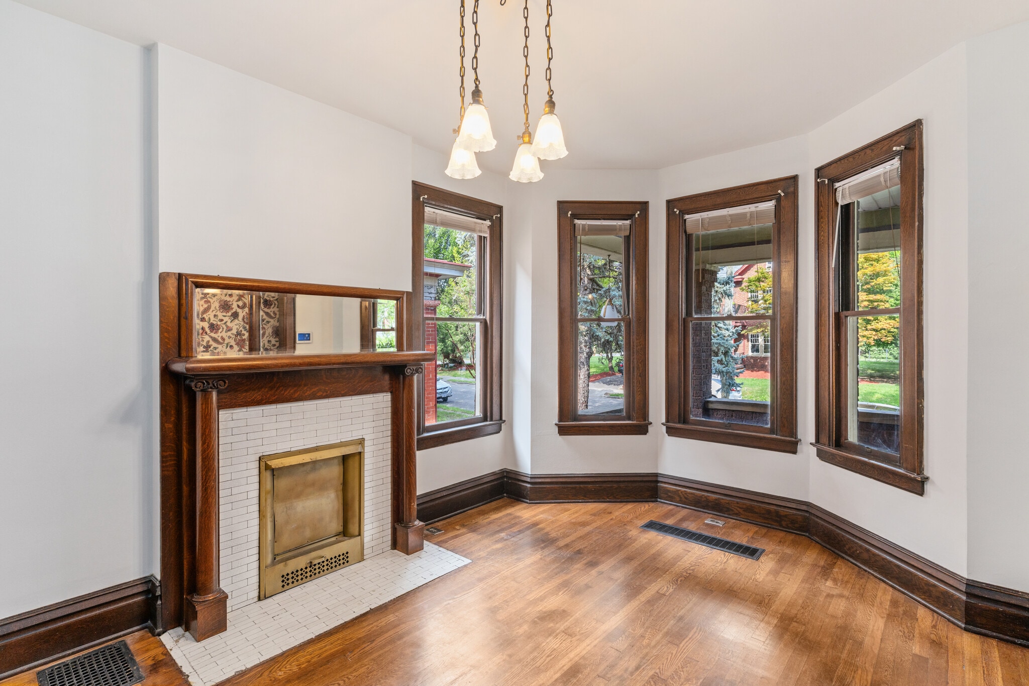 Building Photo - 643 Linwood Ave