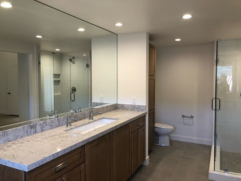 Master Bath - 1546 Michael Ln