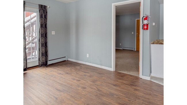 Building Photo - 3bed/3bath Renovated Townhome with Garage (Heat Included)