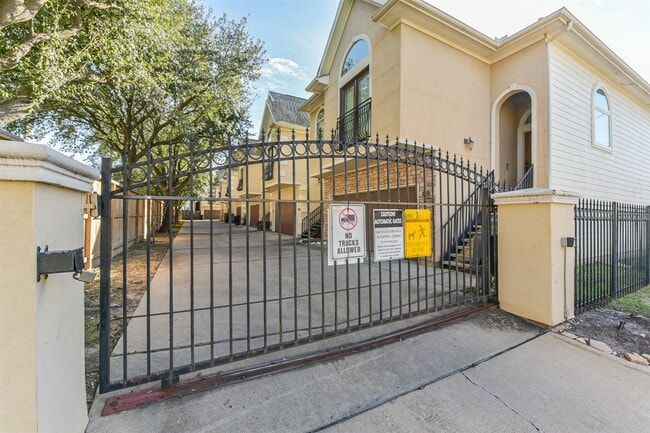 Building Photo - 340 Cage St