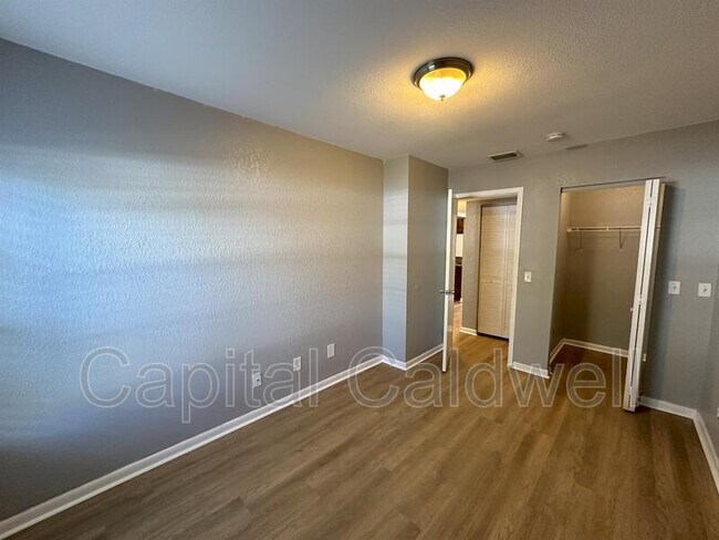 Building Photo - 5440 S MacDill Ave