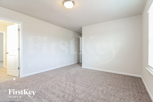 Building Photo - 4 Ramblehurst Rd