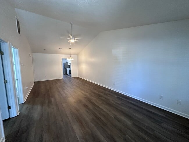 Building Photo - UPDATED TOWNHOME IN EVANS