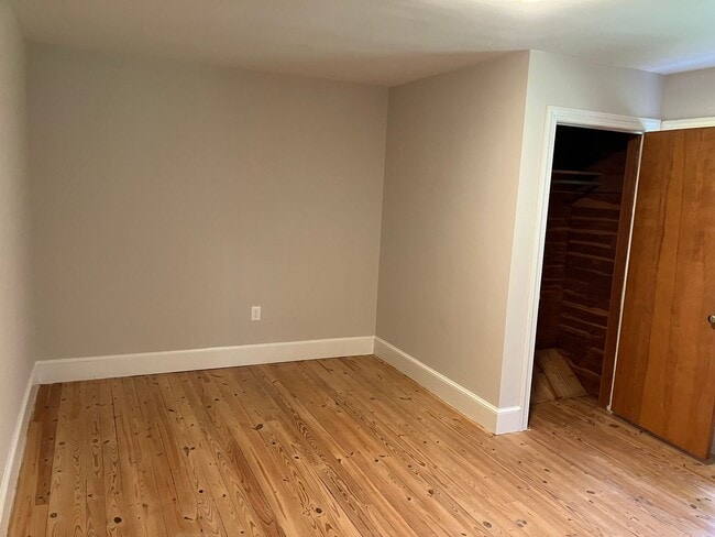 Building Photo - 3 BR/3 BA Home with Large Yard